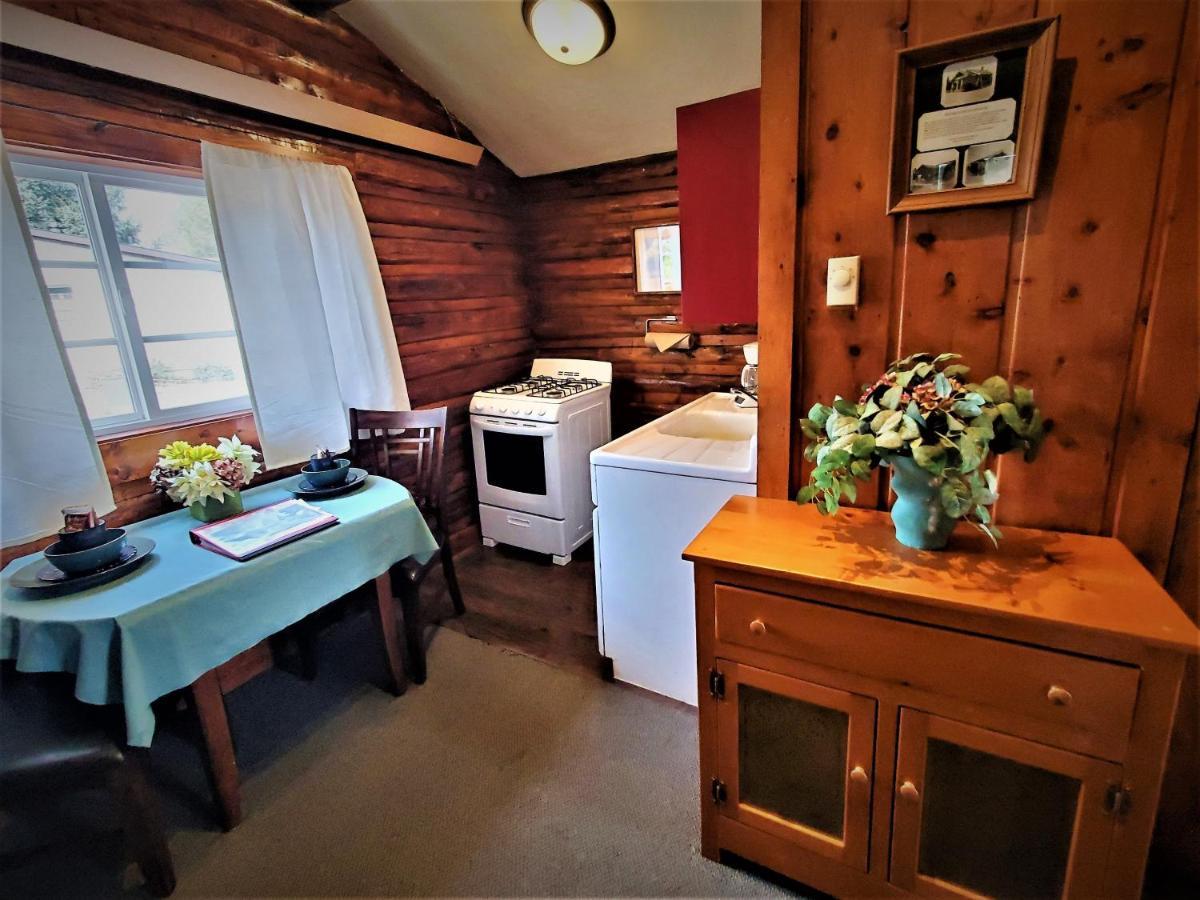 Log Cabin Motel Пайндейл Екстериор снимка