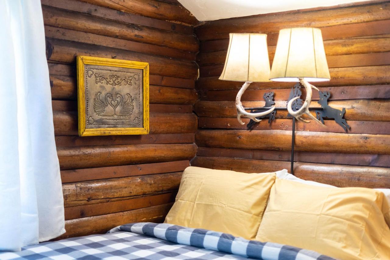 Log Cabin Motel Пайндейл Екстериор снимка