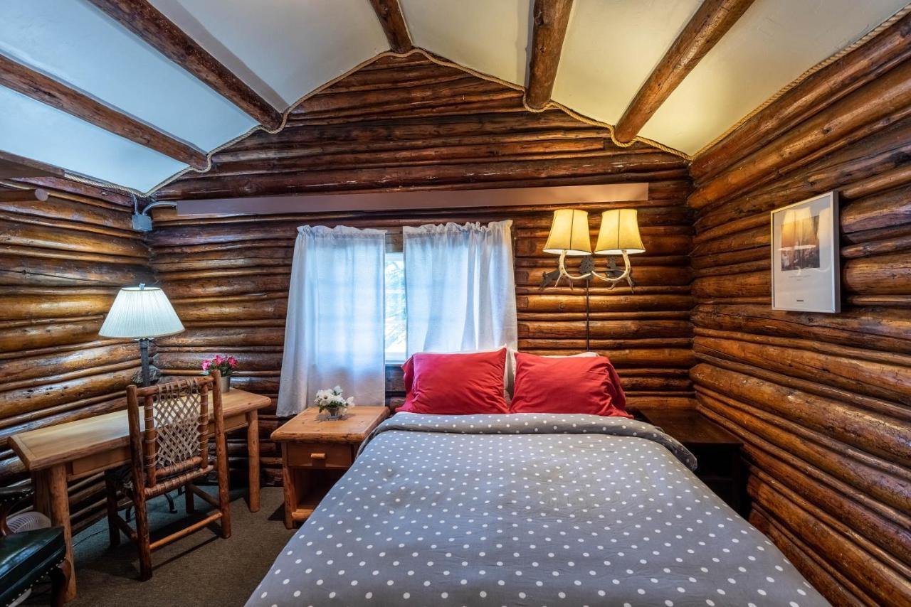 Log Cabin Motel Пайндейл Екстериор снимка